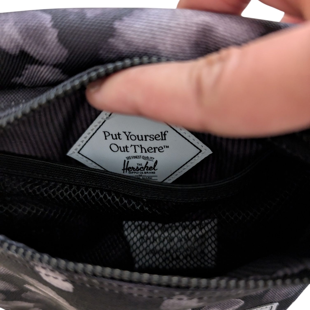 Herschel Black and Gray Patterned Waist Bag - Picture 3 of 4